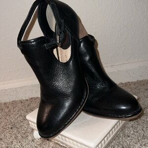 FRYE Women’s Black Leather Margaret Shootie Booties Buckle at Ankle Size 7.5